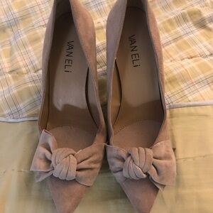 Vanelli toro pumps truffle suede size 6, beige